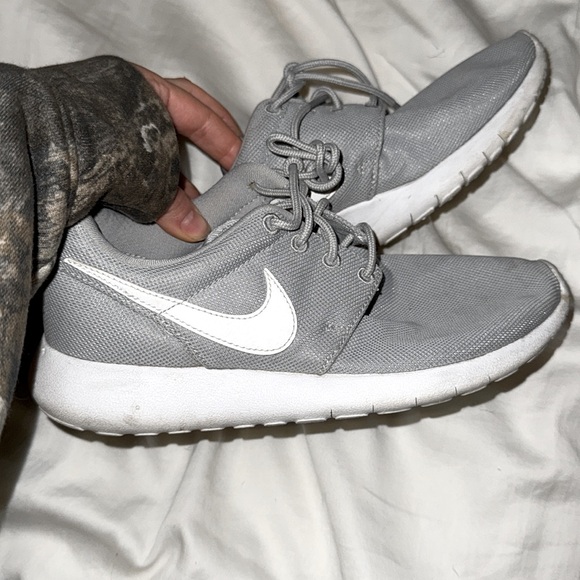 Grey Nike sneakers size 6 - worn twice - Picture 1 of 2